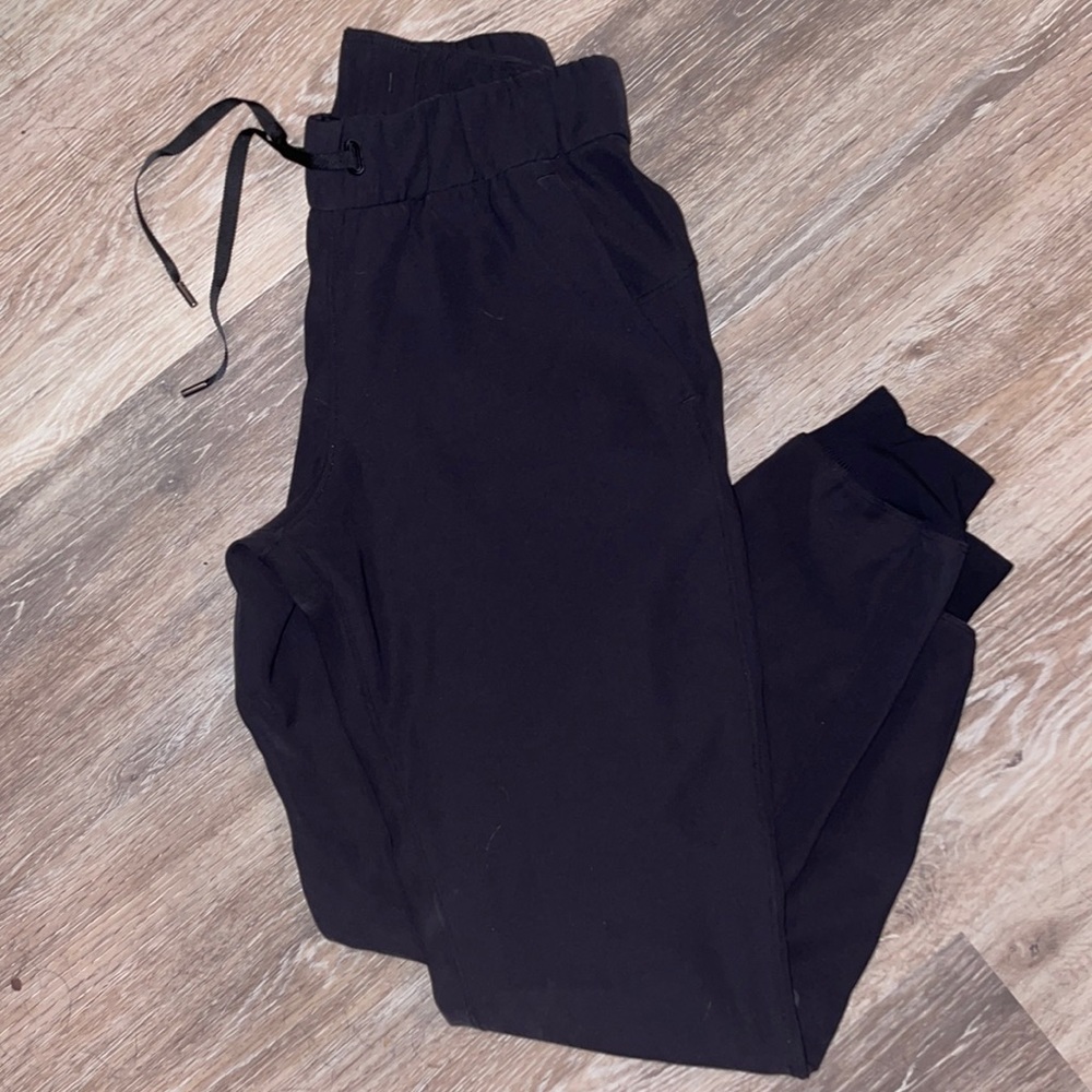 On the fly Lululemon joggers